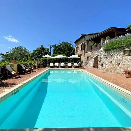 Luxurious Umbrian Retreat For 10 With Private Terrace And Pool