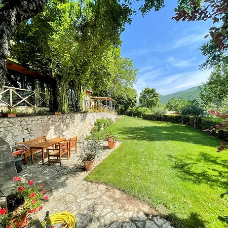 Luxurious Umbrian Retreat For 10 With Private Terrace And Pool Holiday home