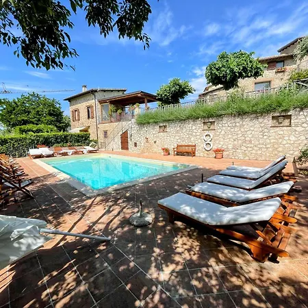 Luxurious Umbrian Retreat For 10 With Private Terrace And Pool בית נופש Torrecola