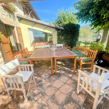 Luxurious Umbrian Retreat For 10 With Private Terrace And Pool