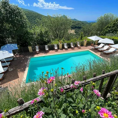 Luxurious Umbrian Retreat For 10 With Private Terrace And Pool בית נופש