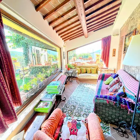 Дом отдыха Luxurious Umbrian Retreat For 10 With Private Terrace And Pool