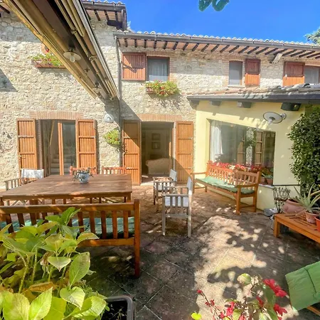 Luxurious Umbrian Retreat For 10 With Private Terrace And Pool