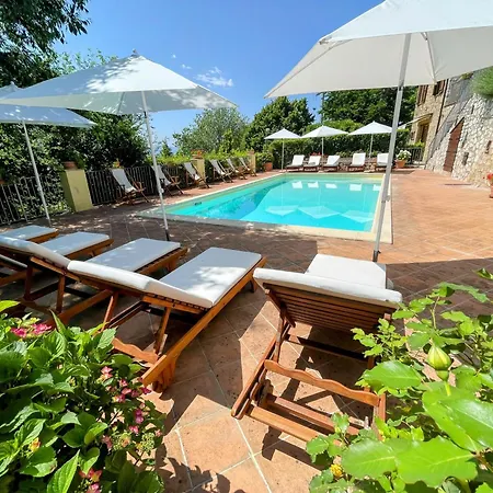 Luxurious Umbrian Retreat For 10 With Private Terrace And Pool בית נופש *