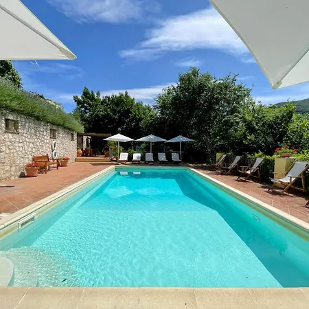 Luxurious Umbrian Retreat For 10 With Private Terrace And Pool