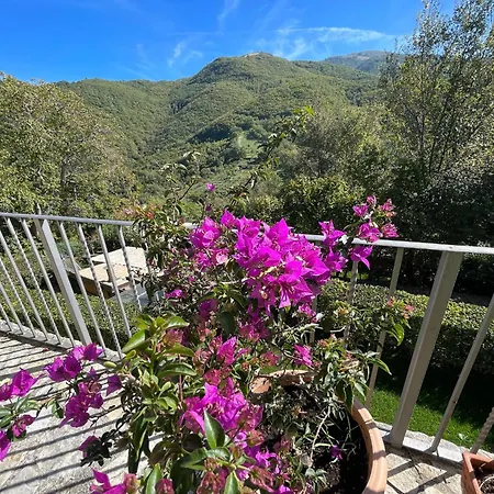 Luxurious Umbrian Retreat For 10 With Private Terrace And Pool בית נופש