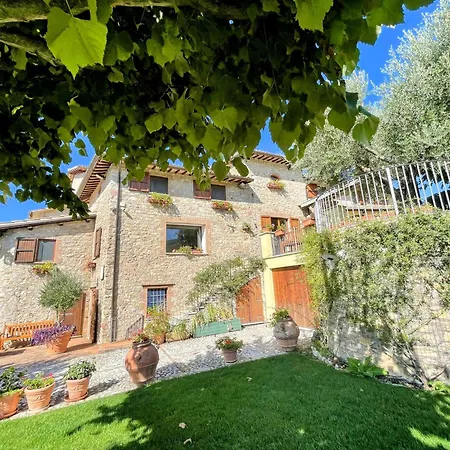 בית נופש Luxurious Umbrian Retreat For 10 With Private Terrace And Pool