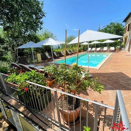 Luxurious Umbrian Retreat For 10 With Private Terrace And Pool