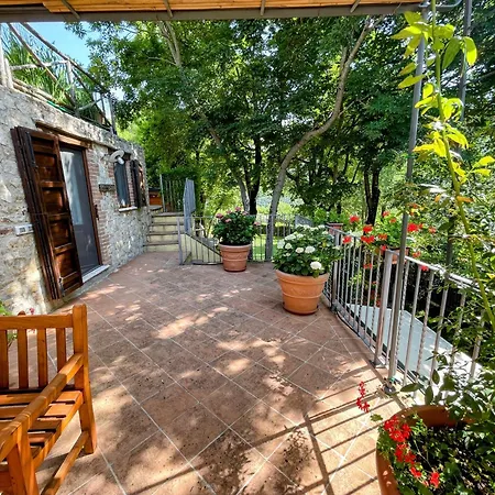 Luxurious Umbrian Retreat For 10 With Private Terrace And Pool בית נופש