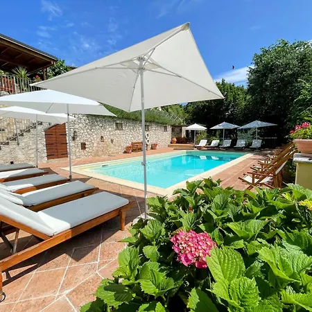 בית נופש Luxurious Umbrian Retreat For 10 With Private Terrace And Pool