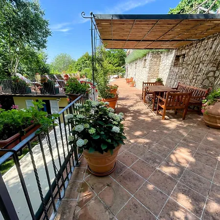 Luxurious Umbrian Retreat For 10 With Private Terrace And Pool Holiday home Torrecola