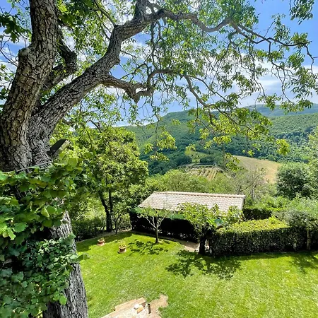 Luxurious Umbrian Retreat For 10 With Private Terrace And Pool Torrecola