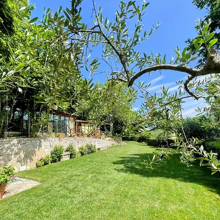 Luxurious Umbrian Retreat For 10 With Private Terrace And Pool