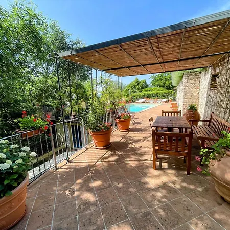 Luxurious Umbrian Retreat For 10 With Private Terrace And Pool Дом отдыха