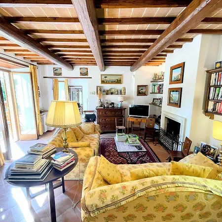 Luxurious Umbrian Retreat For 10 With Private Terrace And Pool بيت للعطل *
