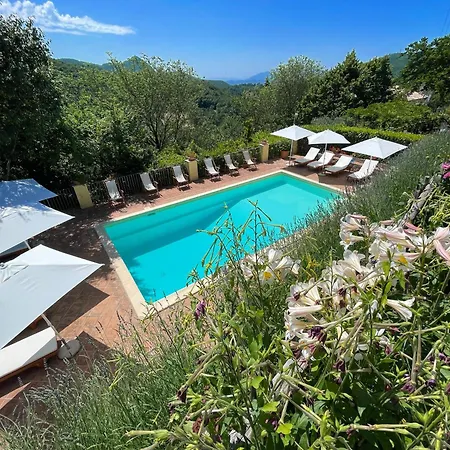 Luxurious Umbrian Retreat For 10 With Private Terrace And Pool Дом отдыха *