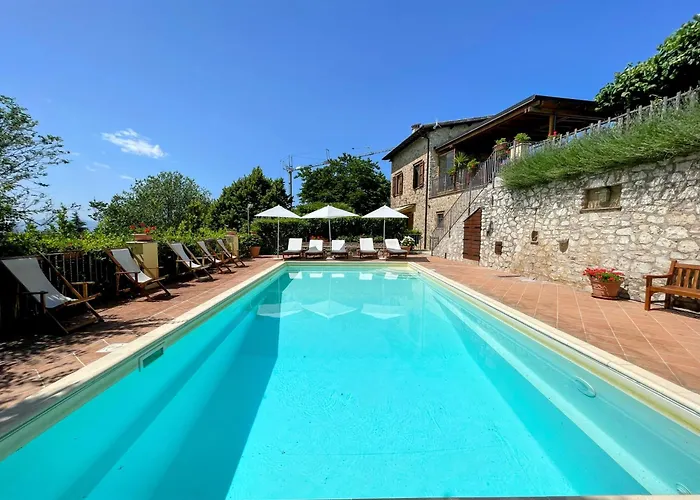 Luxurious Umbrian Retreat For 10 With Private Terrace And Pool