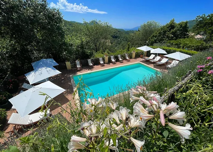 Luxurious Umbrian Retreat For 10 With Private Terrace And Pool Hébergement de vacances *