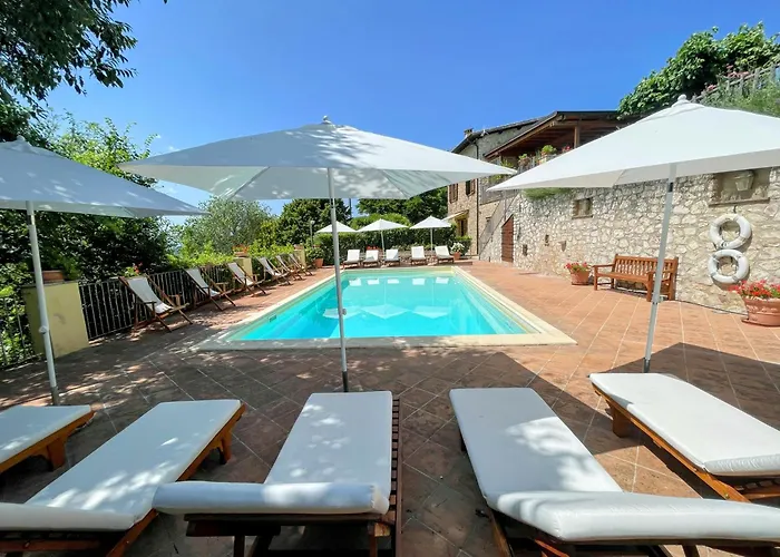 Luxurious Umbrian Retreat For 10 With Private Terrace And Pool Hébergement de vacances *