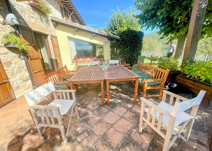 Luxurious Umbrian Retreat For 10 With Private Terrace And Pool