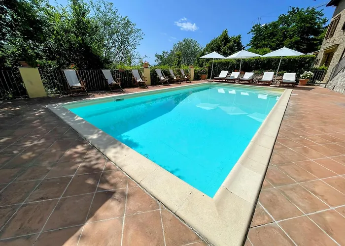 Luxurious Umbrian Retreat For 10 With Private Terrace And Pool Hébergement de vacances *