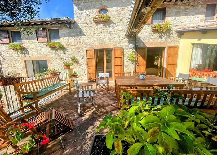 Luxurious Umbrian Retreat For 10 With Private Terrace And Pool *