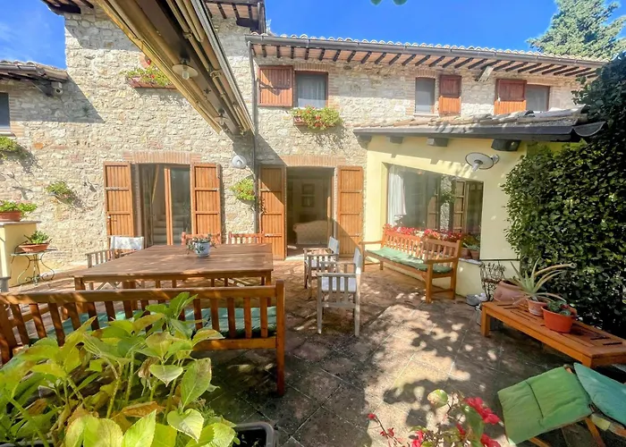 Luxurious Umbrian Retreat For 10 With Private Terrace And Pool