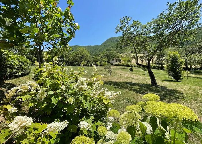 Luxurious Umbrian Retreat For 10 With Private Terrace And Pool Hébergement de vacances