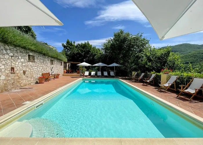 Luxurious Umbrian Retreat For 10 With Private Terrace And Pool