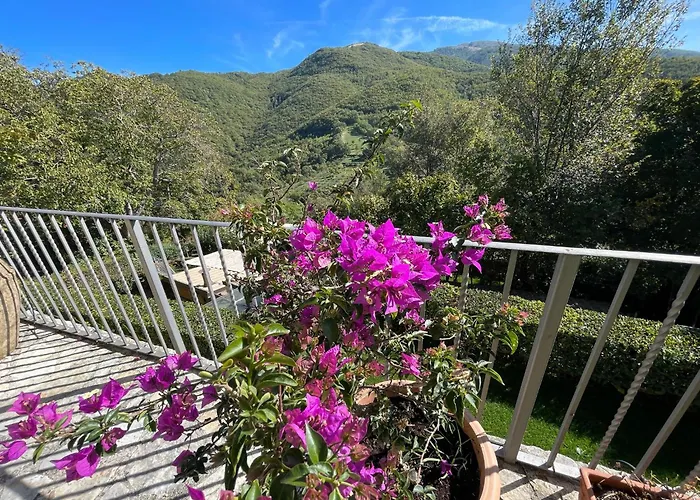 Luxurious Umbrian Retreat For 10 With Private Terrace And Pool Hébergement de vacances