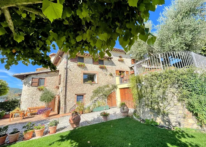 Hébergement de vacances Luxurious Umbrian Retreat For 10 With Private Terrace And Pool