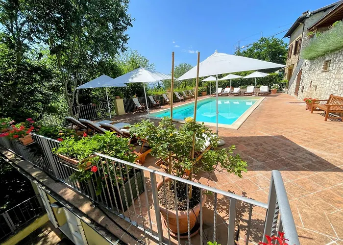 Luxurious Umbrian Retreat For 10 With Private Terrace And Pool