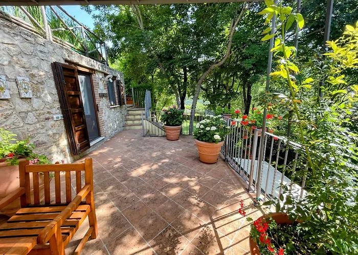 Luxurious Umbrian Retreat For 10 With Private Terrace And Pool Hébergement de vacances