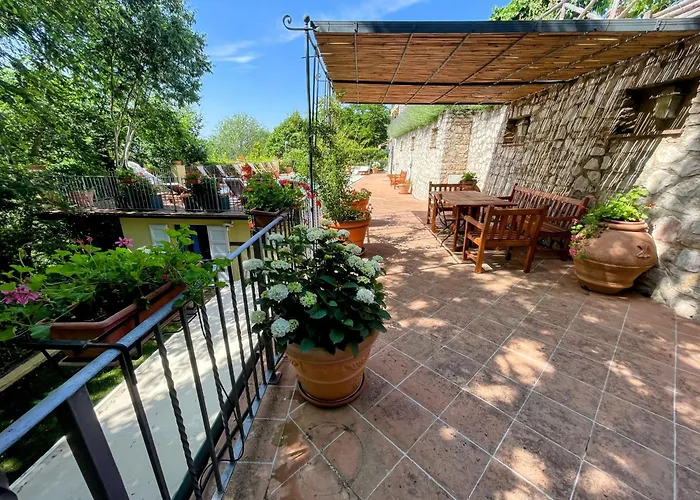 Luxurious Umbrian Retreat For 10 With Private Terrace And Pool Hébergement de vacances Torrecola