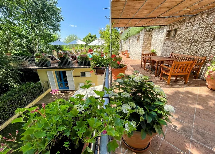 Luxurious Umbrian Retreat For 10 With Private Terrace And Pool