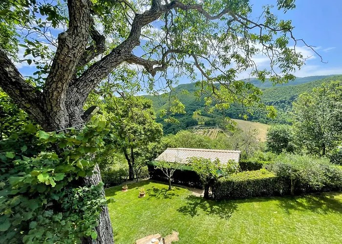 Luxurious Umbrian Retreat For 10 With Private Terrace And Pool Torrecola
