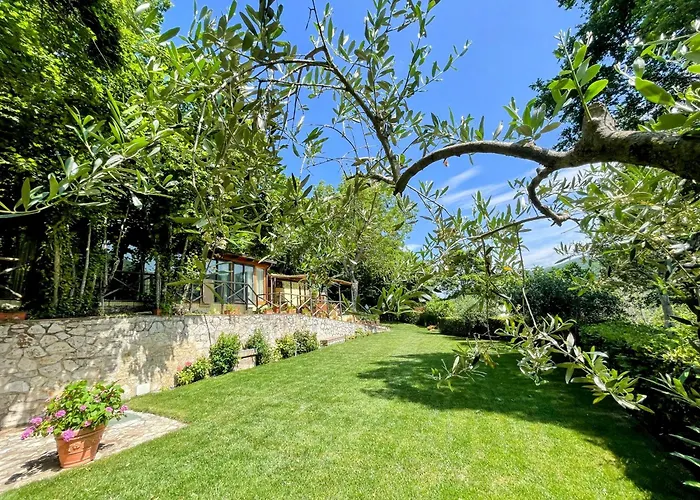 Luxurious Umbrian Retreat For 10 With Private Terrace And Pool