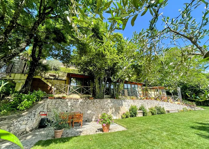 Luxurious Umbrian Retreat For 10 With Private Terrace And Pool