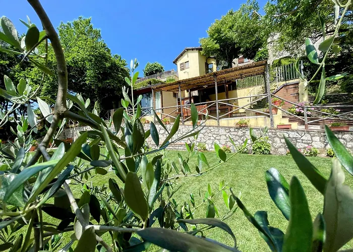 Luxurious Umbrian Retreat For 10 With Private Terrace And Pool Hébergement de vacances *