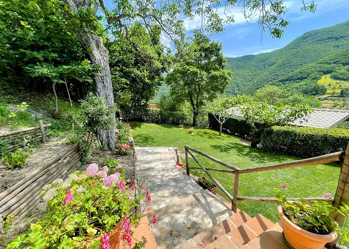 Luxurious Umbrian Retreat For 10 With Private Terrace And Pool Torrecola