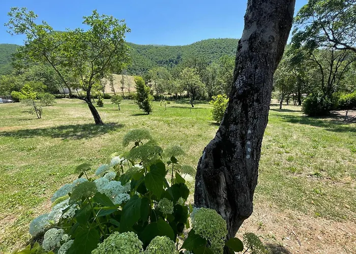 Luxurious Umbrian Retreat For 10 With Private Terrace And Pool
